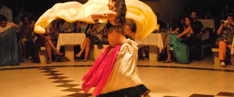 Noche turca y la danza de vientre Mostrar