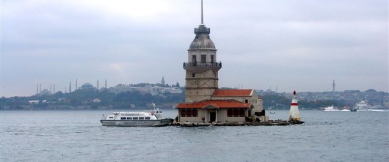 Bósforo e Palácio Dolmabahçe em iate privado